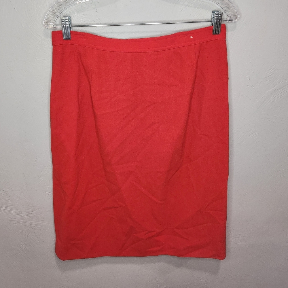 Valentino• Vintage red missy lined pencil skirt.  32in waist x 25in L (A…
